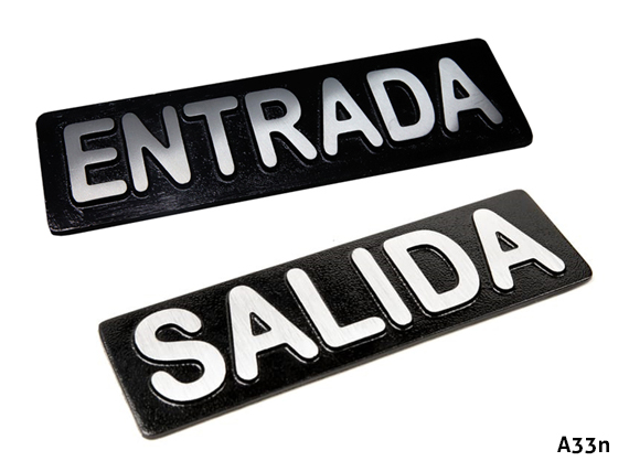 PLACAS DE ALUMINIO EN SOBRERELIEVE AUTOADHESIVAS PARA SEÑALIZACIÓN