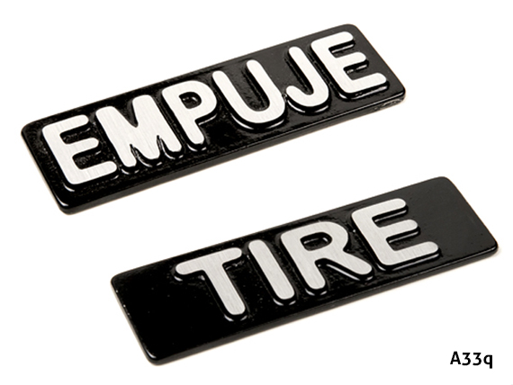 PLACAS DE ALUMINIO EN SOBRERELIEVE AUTOADHESIVAS PARA SEÑALIZACIÓN